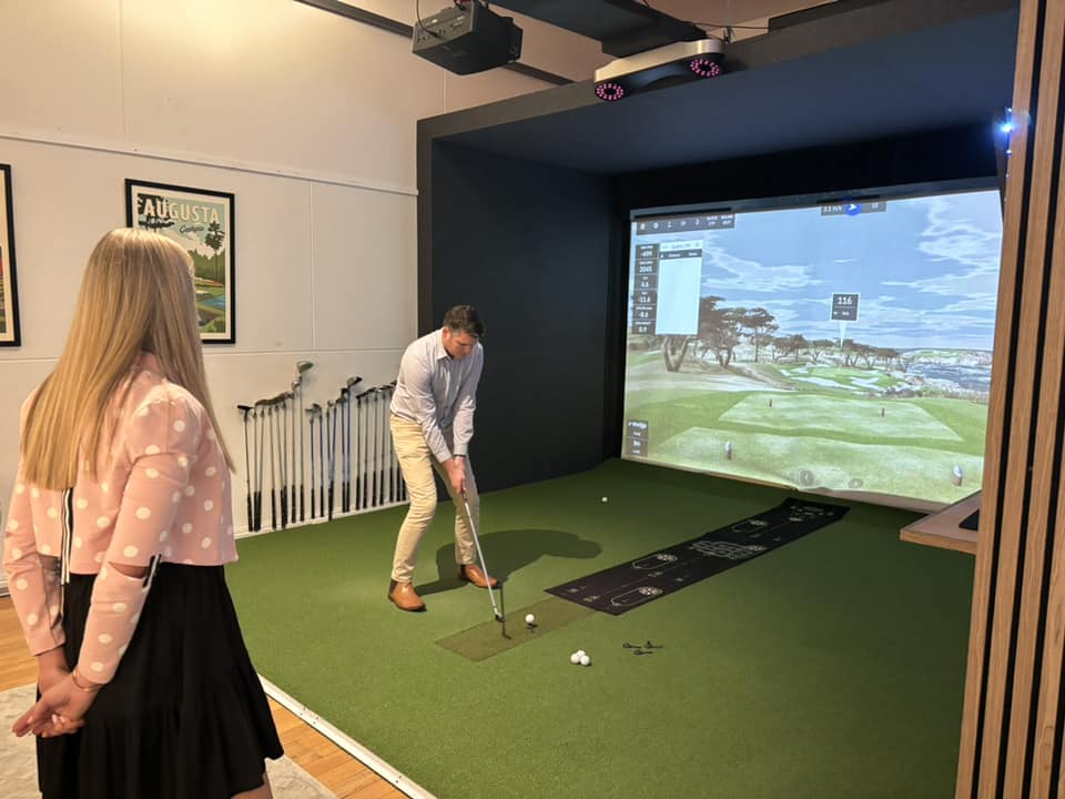 HOSS PREMIUM GOLF SIMULATOR 2-3 Golfers